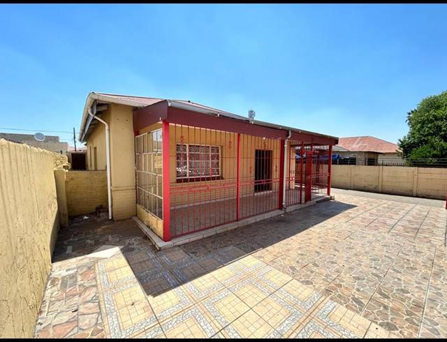 4 BEDROOM HOUSE FOR SALE IN SPRINGS CENTRAL